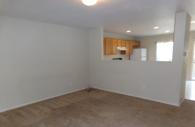Building Photo - Fantastic 4 bedroom, 2 bathroom home in gr...