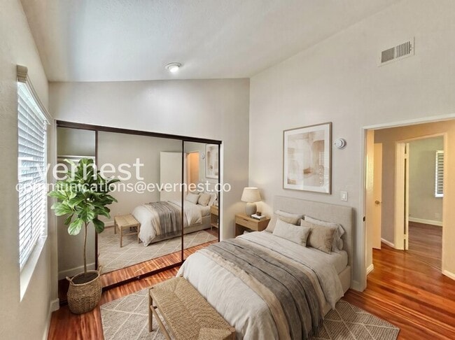 Building Photo - 4455 Rockland Pl