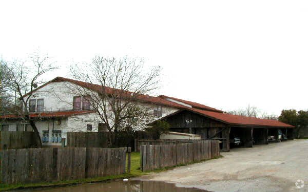 Building Photo - 201 W Mockingbird Ln