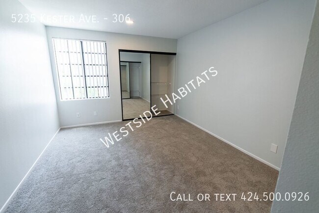 Building Photo - 5235 Kester - Gorgeous, fully renovated bu...