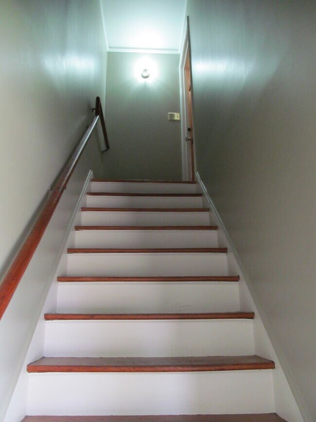 Foto del edificio - Fantastic 1/2 of Duplex in Desirable Garde...