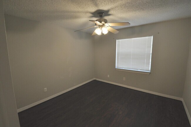 Foto del edificio - 7616 Forest City Rd