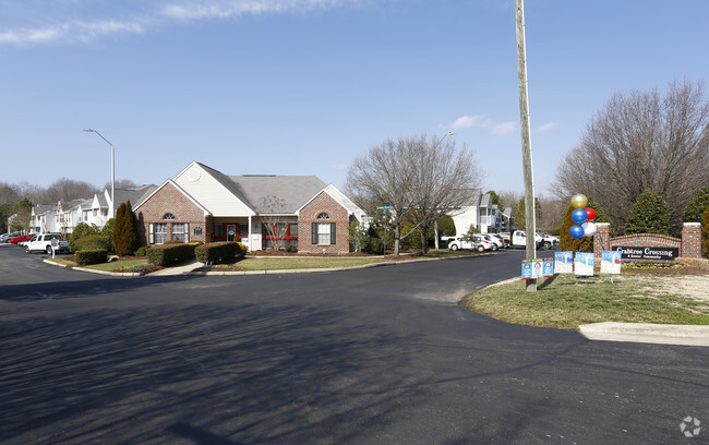 Foto del edificio - Crabtree Crossing Apartments and Townhomes