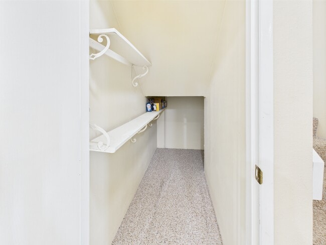 Building Photo - 114 Hickory Dr