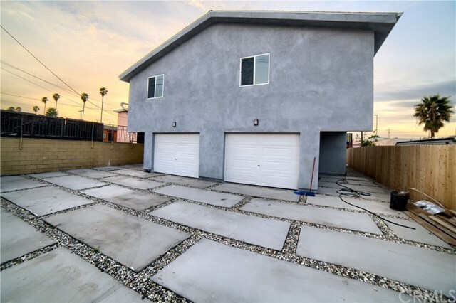 Building Photo - 11164 S Figueroa St