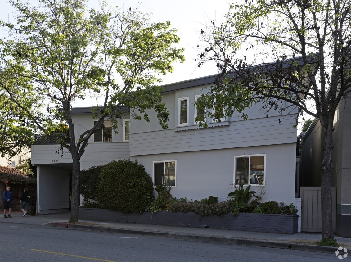 Foto del edificio - 5824 College Ave