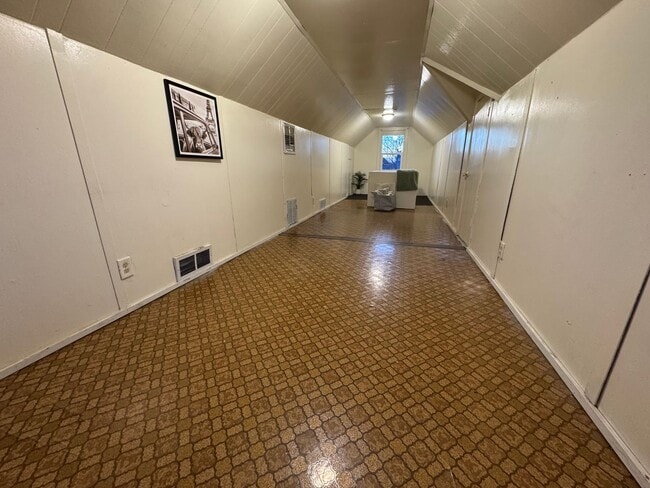 Building Photo - 3 bed, 1 bath home for rent in Waterloo