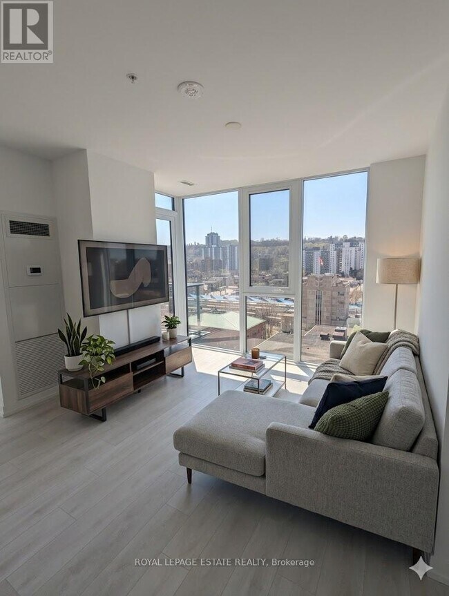 Photo du bâtiment - 75 James St S