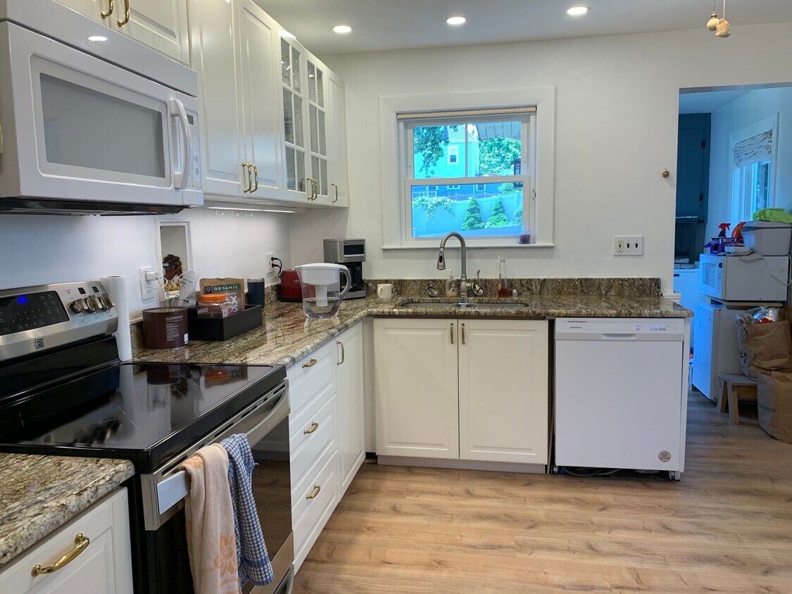 Foto principal - 137 Prospect Ave
