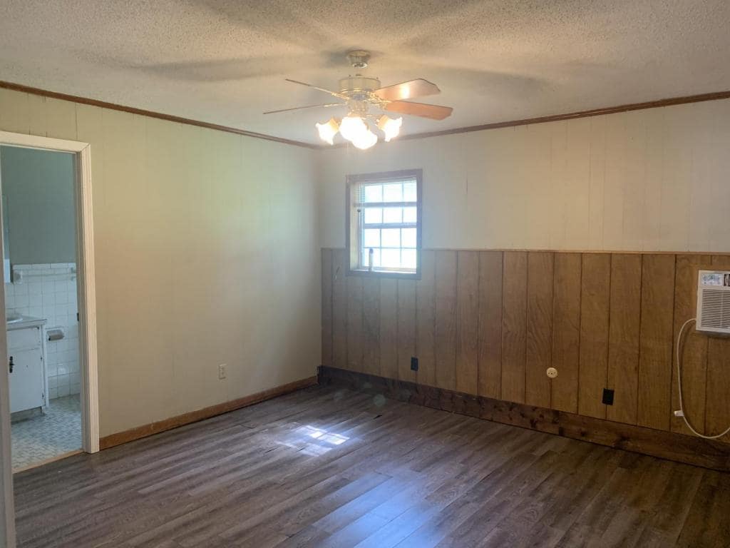 Primary Photo - 1011 Walnut
