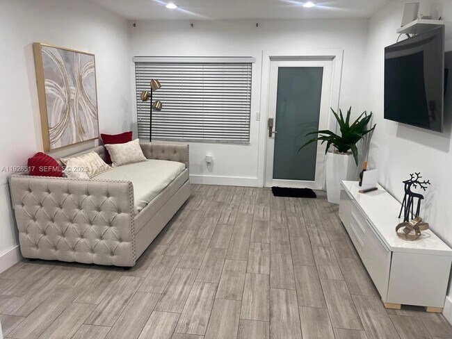 Foto del edificio - 3675 SW 26th St