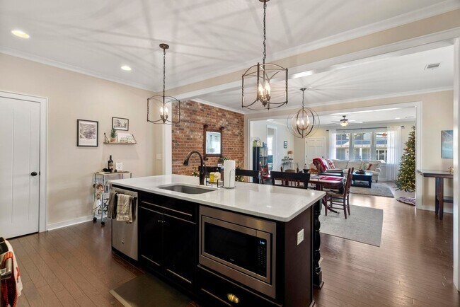 Foto del edificio - Beautiful 4Bed/3Bath Home M