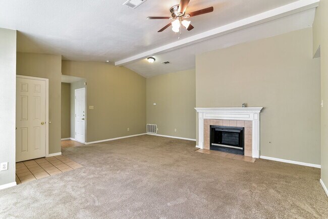 Foto del edificio - 23 Emery Cliff Pl
