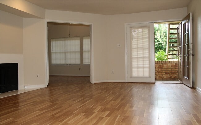 Building Photo - 2425 Holly Hall St