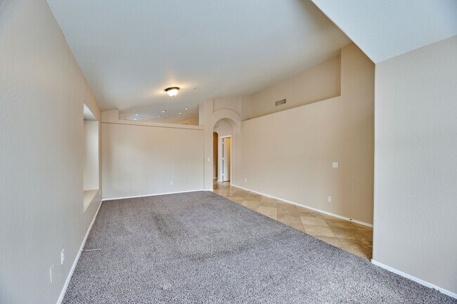 Building Photo - Pinchot Ave