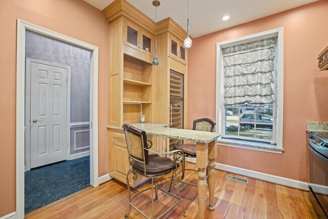 Foto del edificio - 5308 MacArthur Blvd NW