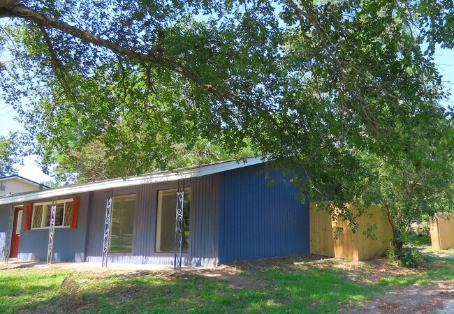 Foto del edificio - Lindale ISD, Spacious 3 Bedroom, 1 Bath House