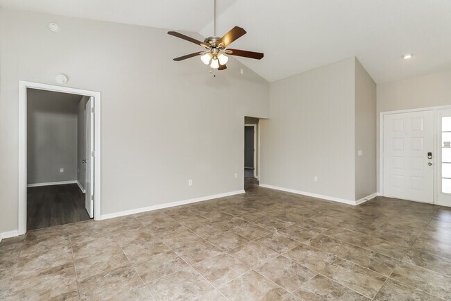 Foto del edificio - 10244 Rainbow Oaks Dr