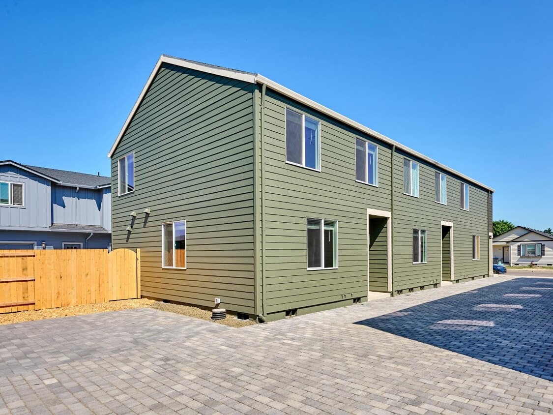 Foto principal - 106 28th Ave SE