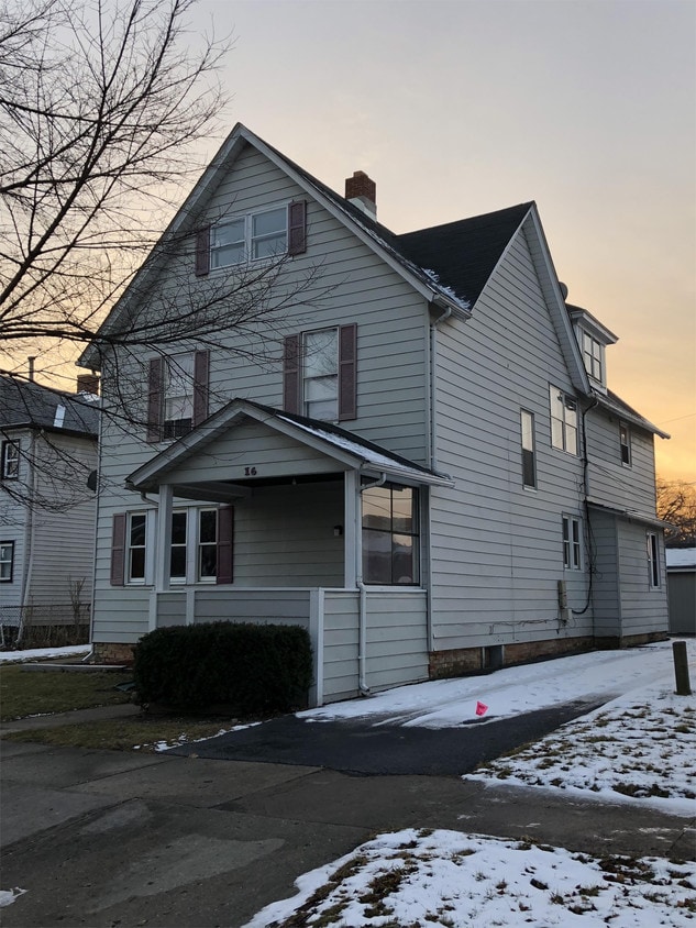 16 Maple Ave Unit 1 N, Waukegan, IL 60085 Room for Rent in Waukegan