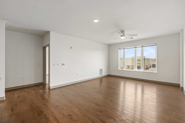 Building Photo - The Wildwood at Main