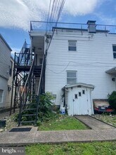 Building Photo - 429 Bridge St
