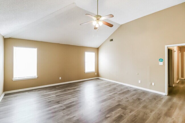 Foto del edificio - 5993 Wagon Hill Rd E