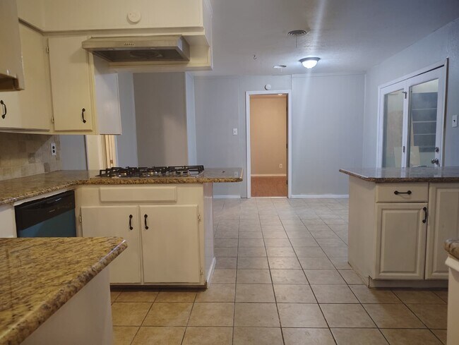 Building Photo - 1910 Easy St