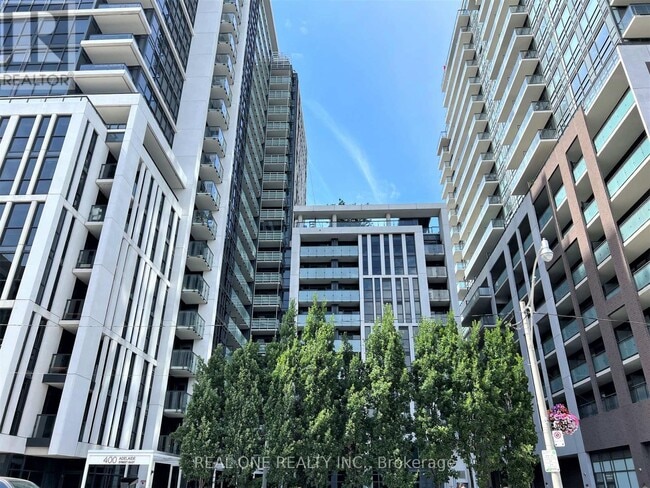 Building Photo - 400 Adelaide St E