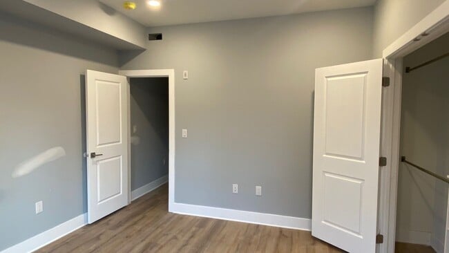 Foto del edificio - 4242 W Girard Ave