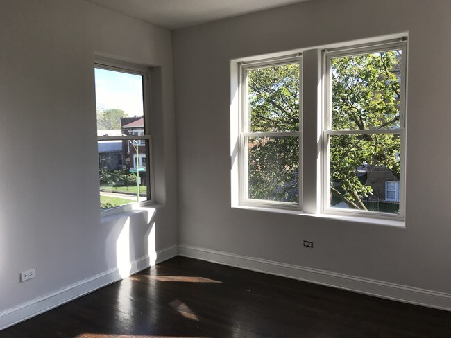 Building Photo - 1239 W 81st St