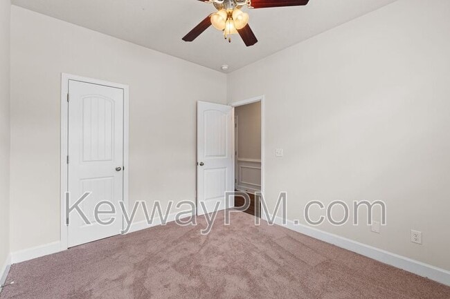 Building Photo - 801 Trailside Ct