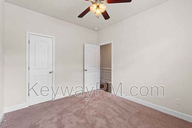 Foto del edificio - 801 Trailside Ct