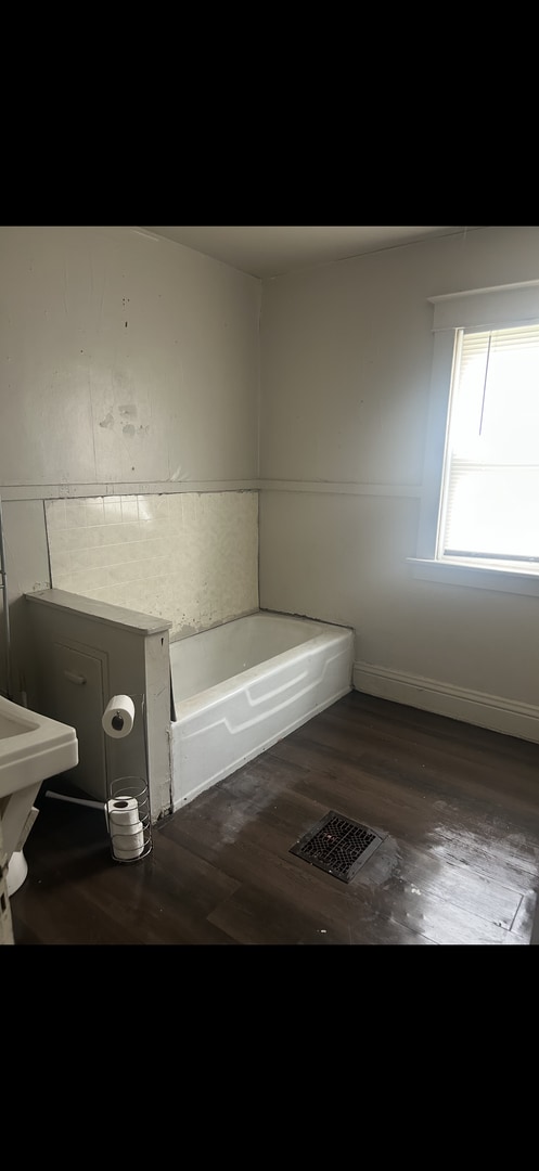 Building Photo - 3 bedroom 1 bath house