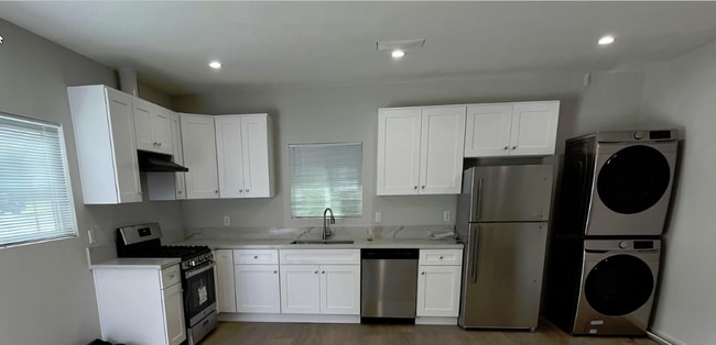 Building Photo - 120 N Lomita St