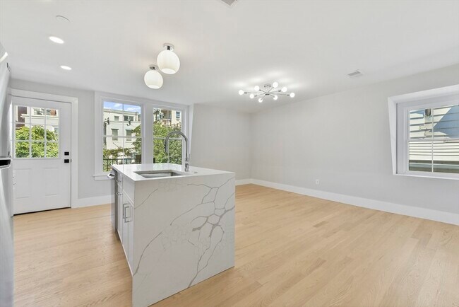 Foto del edificio - 226-228 Princeton St