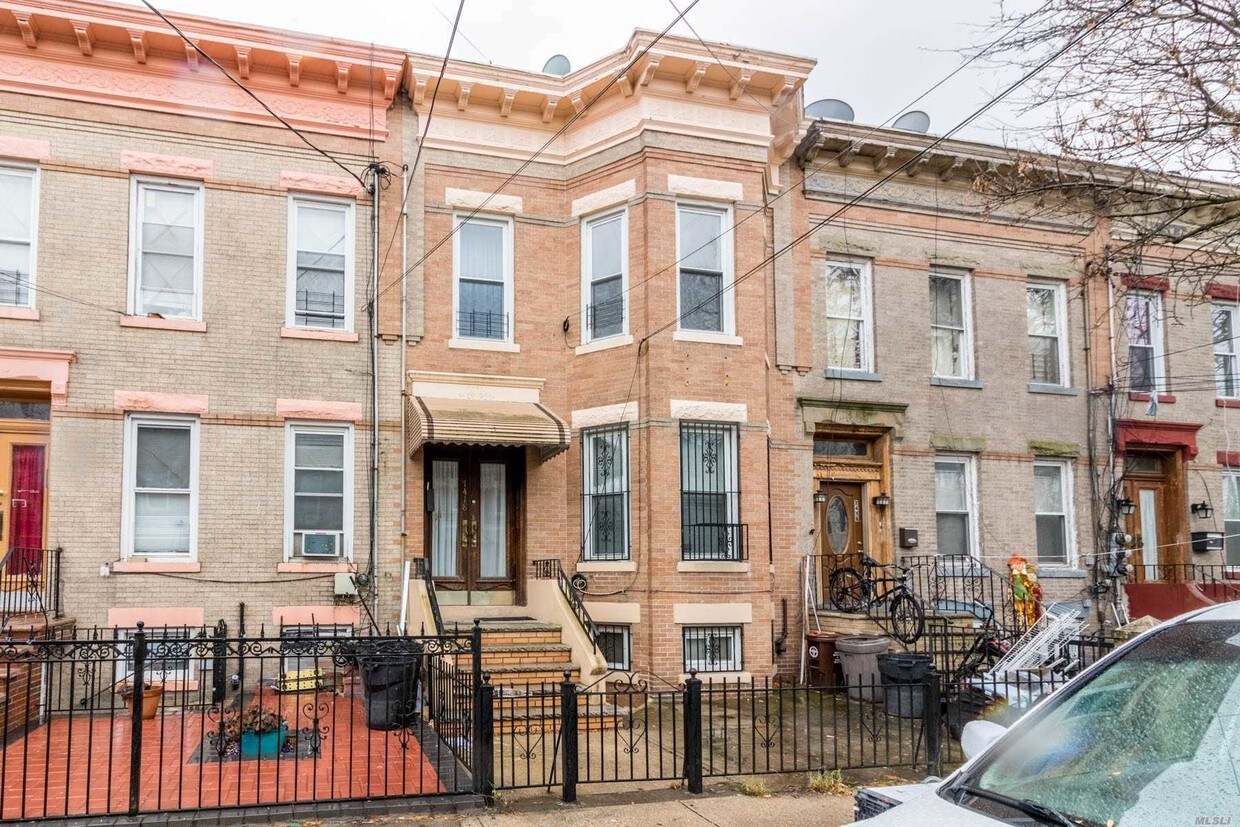 Foto principal - 74-18 87th Ave