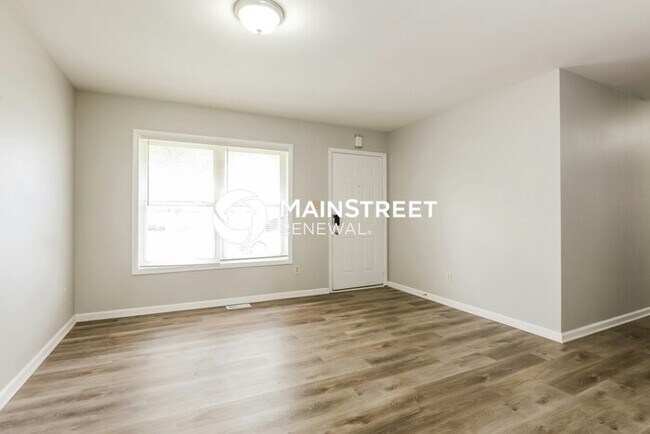 Foto del edificio - 3 Bedroom Pet-Friendly Home in Indianapolis, IN with Main Street Renewal