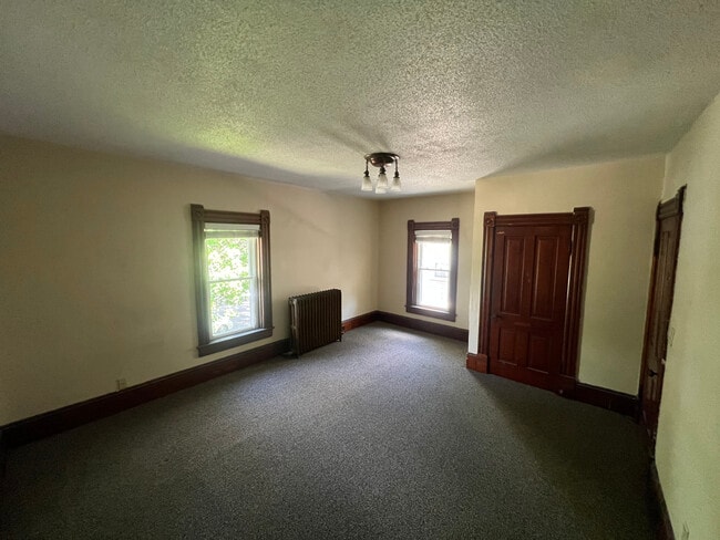 Building Photo - 724 King St