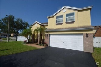 Building Photo - 10871 SW 11th Manor