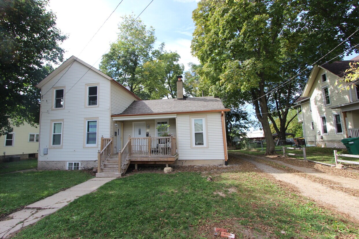 Primary Photo - 633 1/2 Whitney Blvd