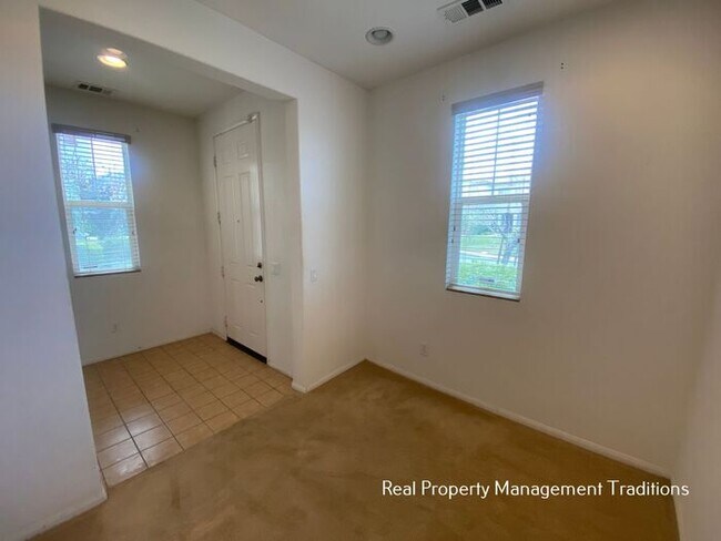 Building Photo - Ana Verde Hills - 4 bedroom, 3 bath!