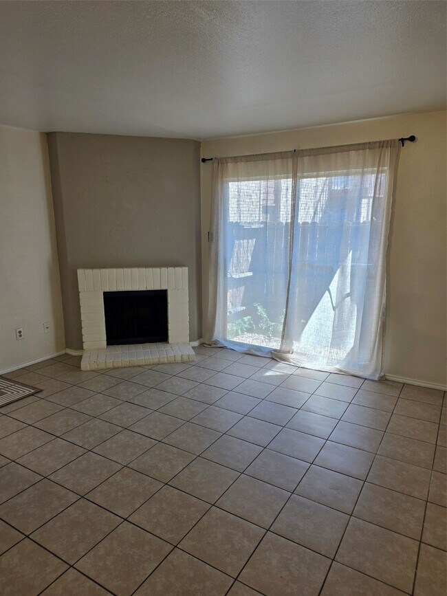 Foto del edificio - 12905 Woodforest Blvd