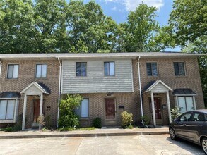 Building Photo - 400 N Steele St