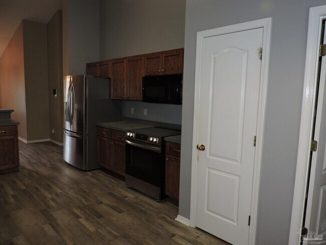 Foto del edificio - 724 Hanley Downs Dr