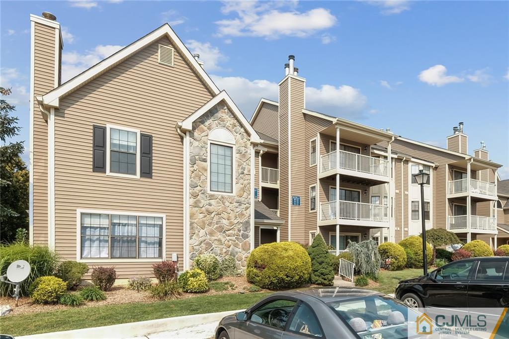 Foto principal - 25 Lear Ct