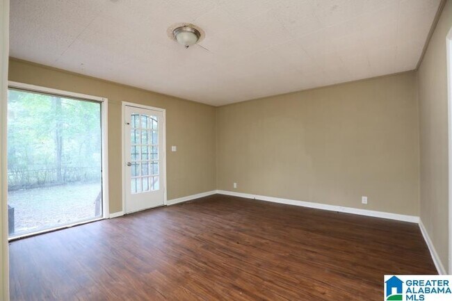 Building Photo - 117 16th Ave NE