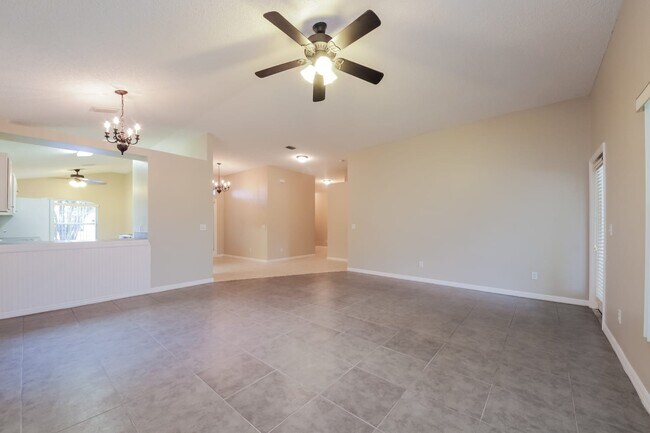 Building Photo - 3957 Montesino Dr