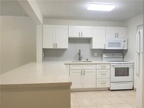 Building Photo - 2307 S Cypress Bend Dr