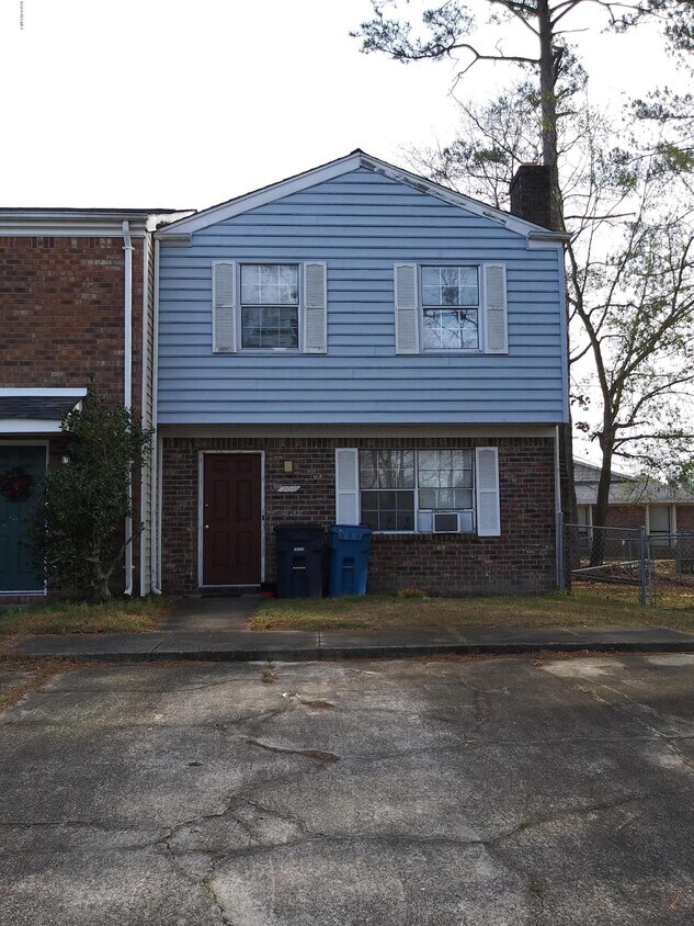 200 Myrtlewood Cir, Jacksonville, NC 28546 Townhome Rentals in